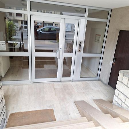 Chic Parisian Studio Retreat Bright Spacious And Secure Parking Exterior photo